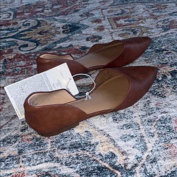 Amazon Essentials Women's Tan Flats - Picture 5 of 6